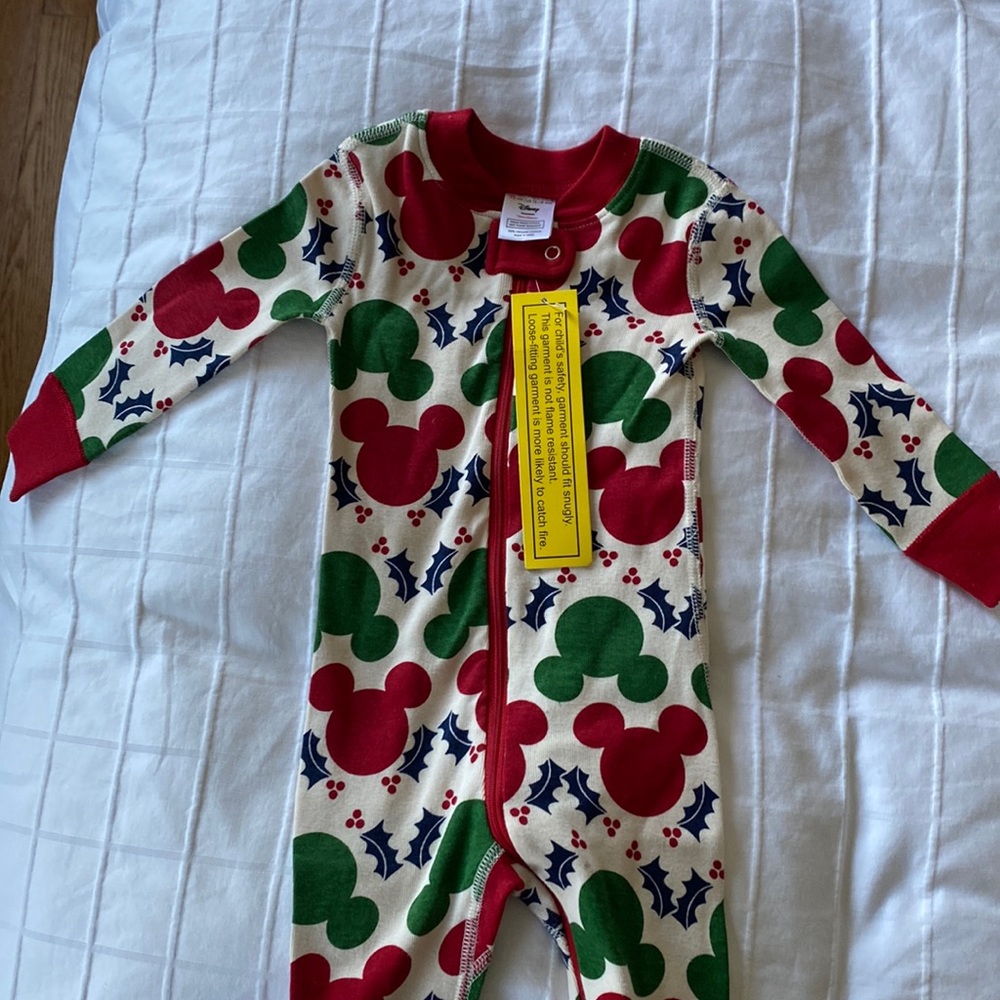 NWT Hanna Andersson Christmas pjs 12-18 mo